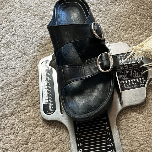 Aravon Sandals - Picture 6 of 6